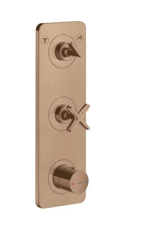 Thermostatmodul von AXOR mit drei Bedienelementen auf einer quadratischen Plplatte in Brushed Red Gold für die Steuerung von zwei Verbrauchern.